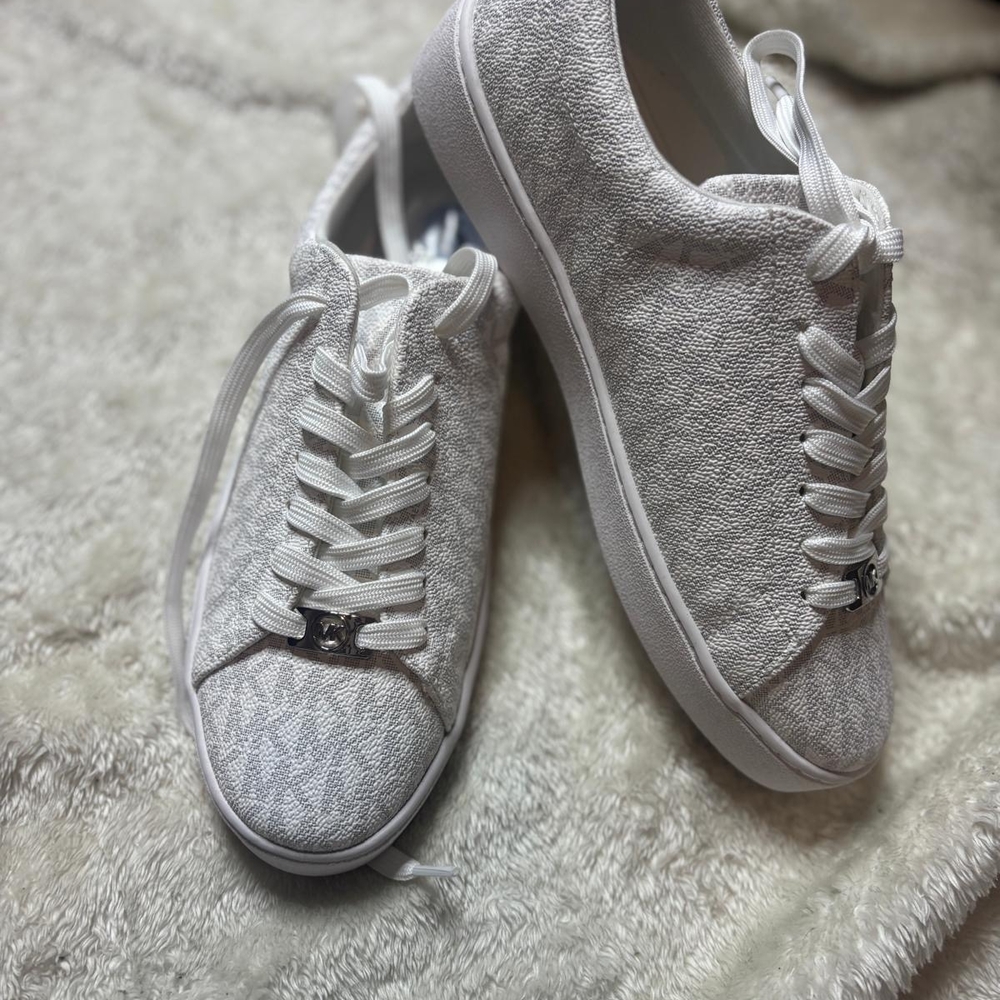 Women's White Textured Sneakers MK